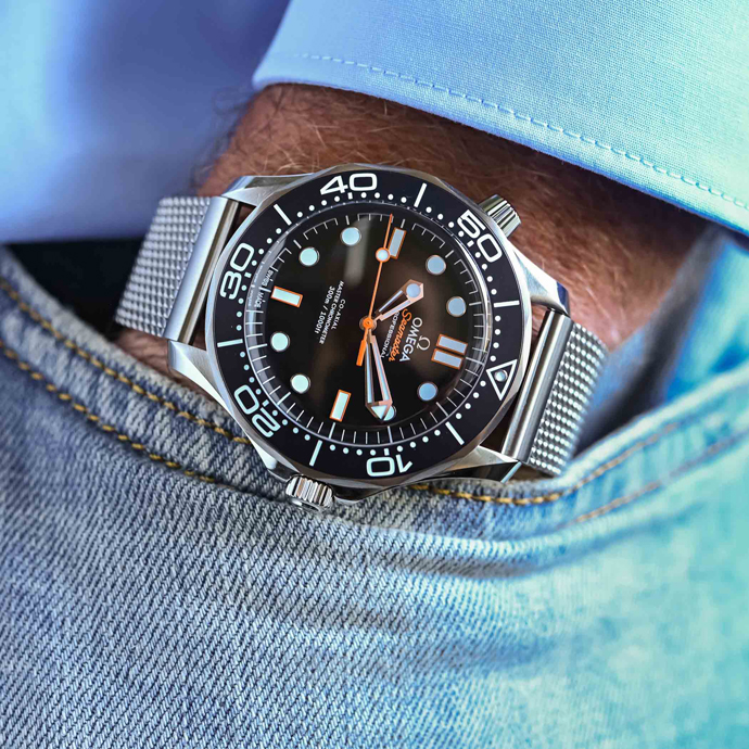 В часах Seamaster Diver 300M No-Date Orange бренд применил оранжевый цвет сдержанно