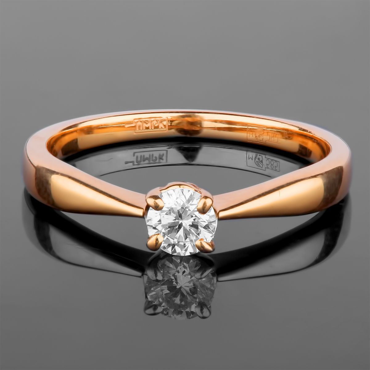 Золотое кольцо с бриллиантом 0.14Ct