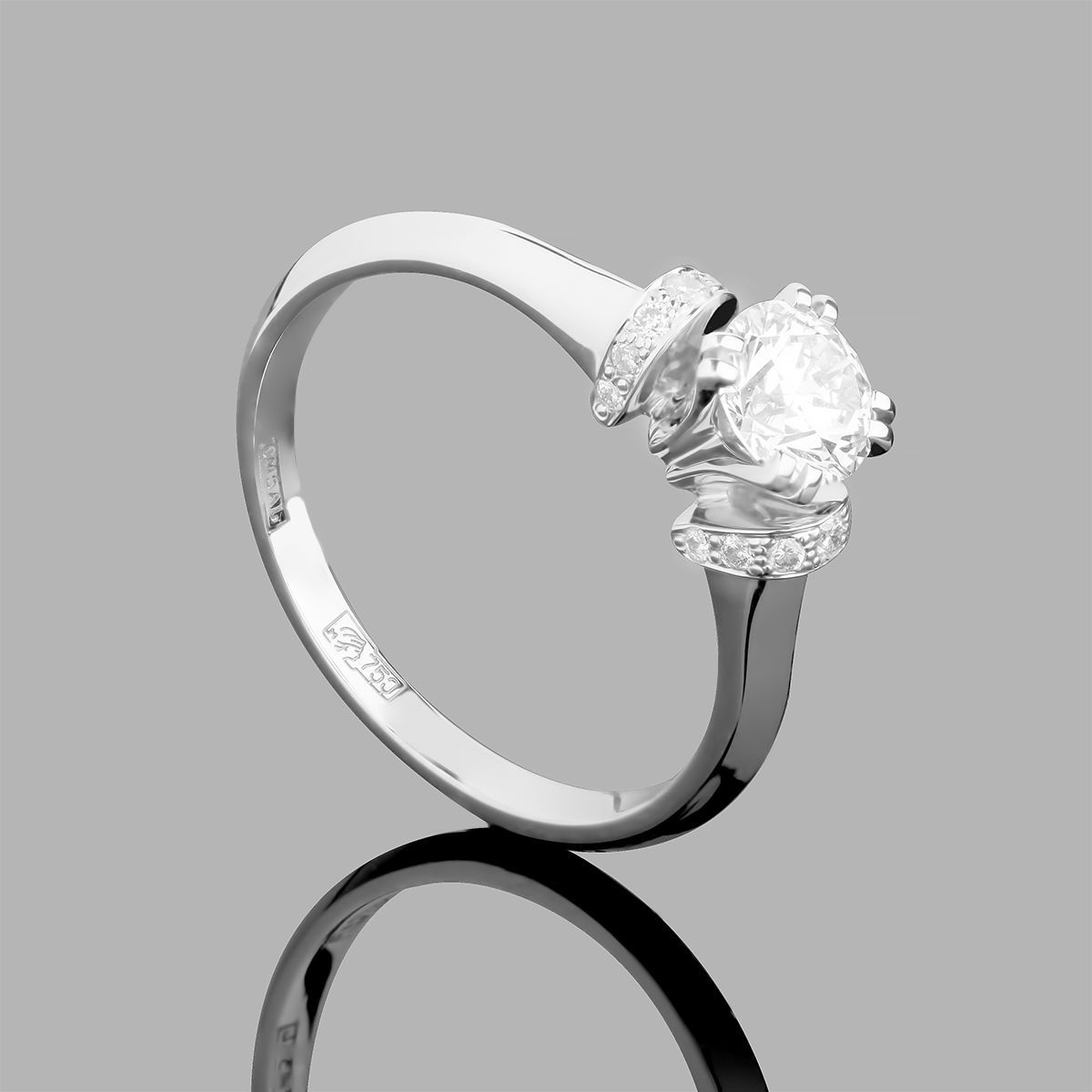 Золотое кольцо с бриллиантом 0.70Ct