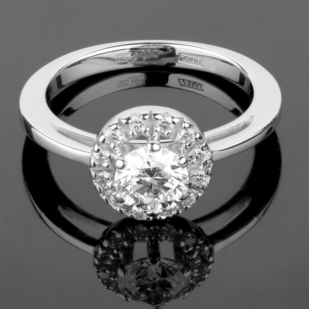 Золотое кольцо с бриллиантами 0.84 Ct