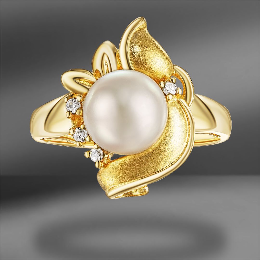 продажа Золотое кольцо с жемчугом и бриллиантами 0.03 Ct в салоне «Emporium Gold»