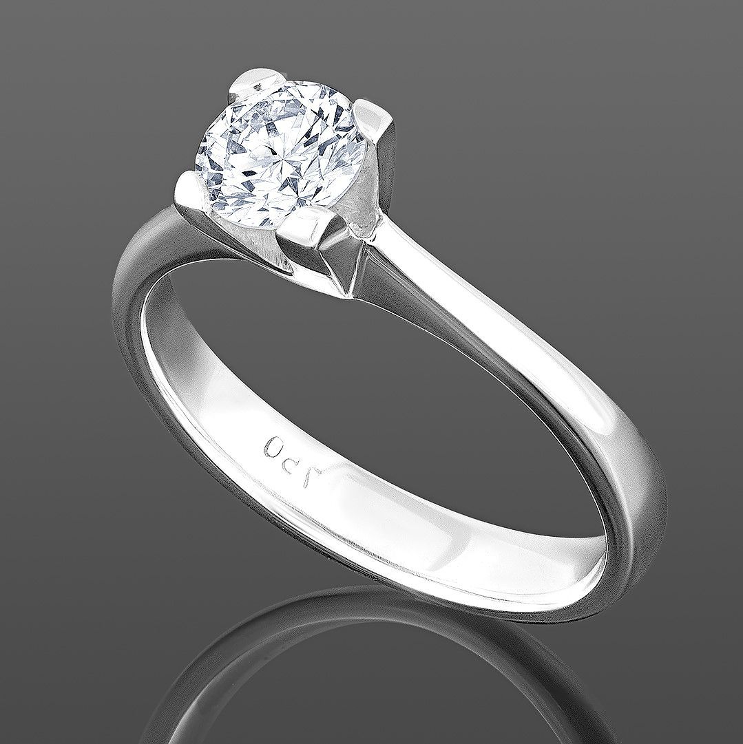 Золотое кольцо с бриллиантом 0.7Ct