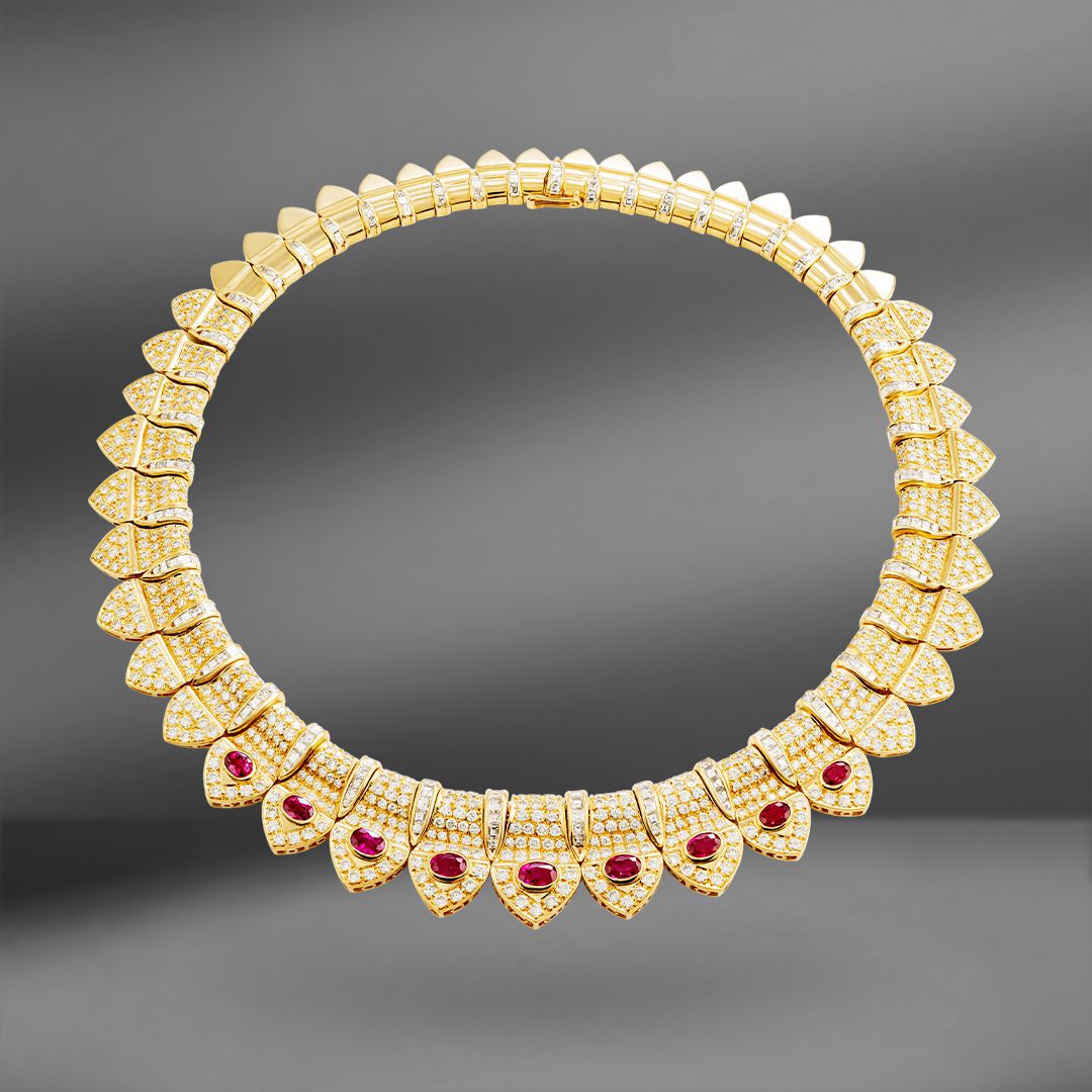 Золотое колье с бриллиантами и рубинами
