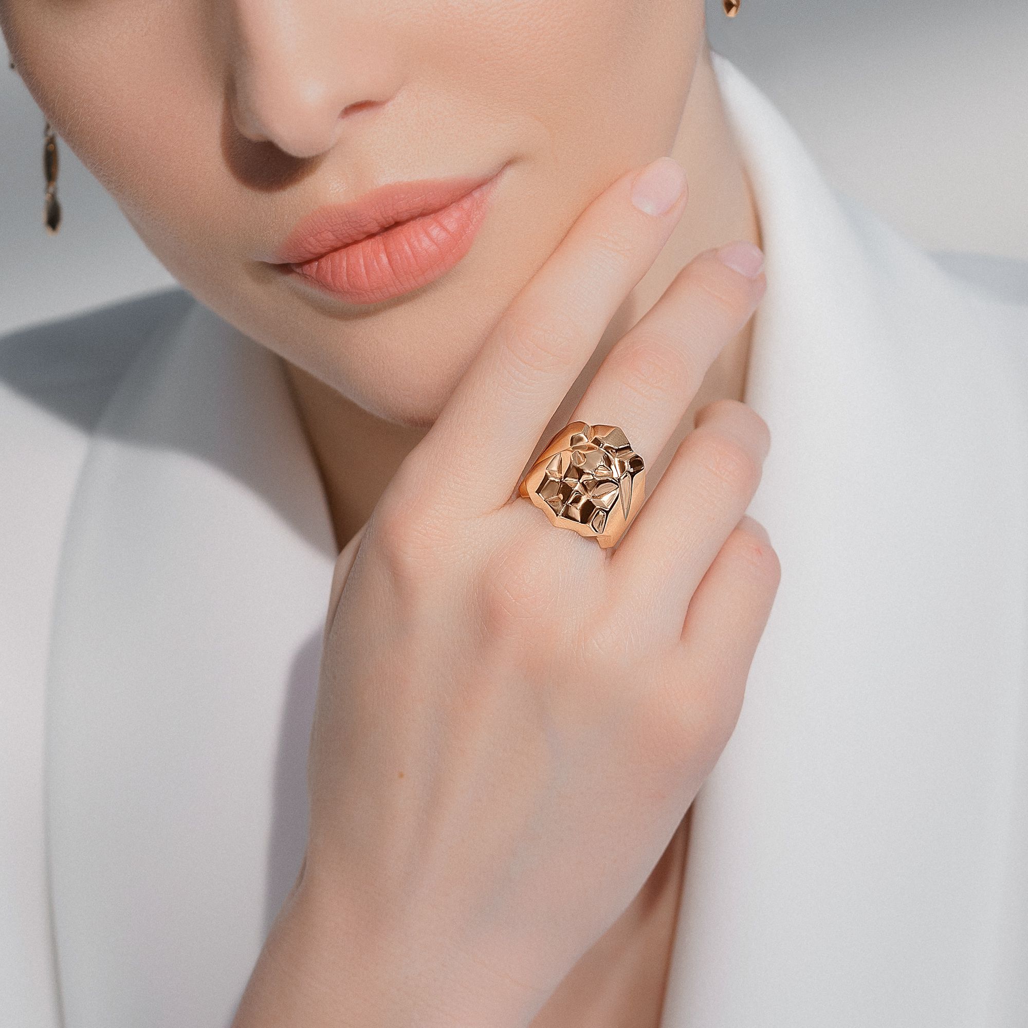 продажа Золотое кольцо от Chanel коллекции Lion в салоне «Emporium Gold»