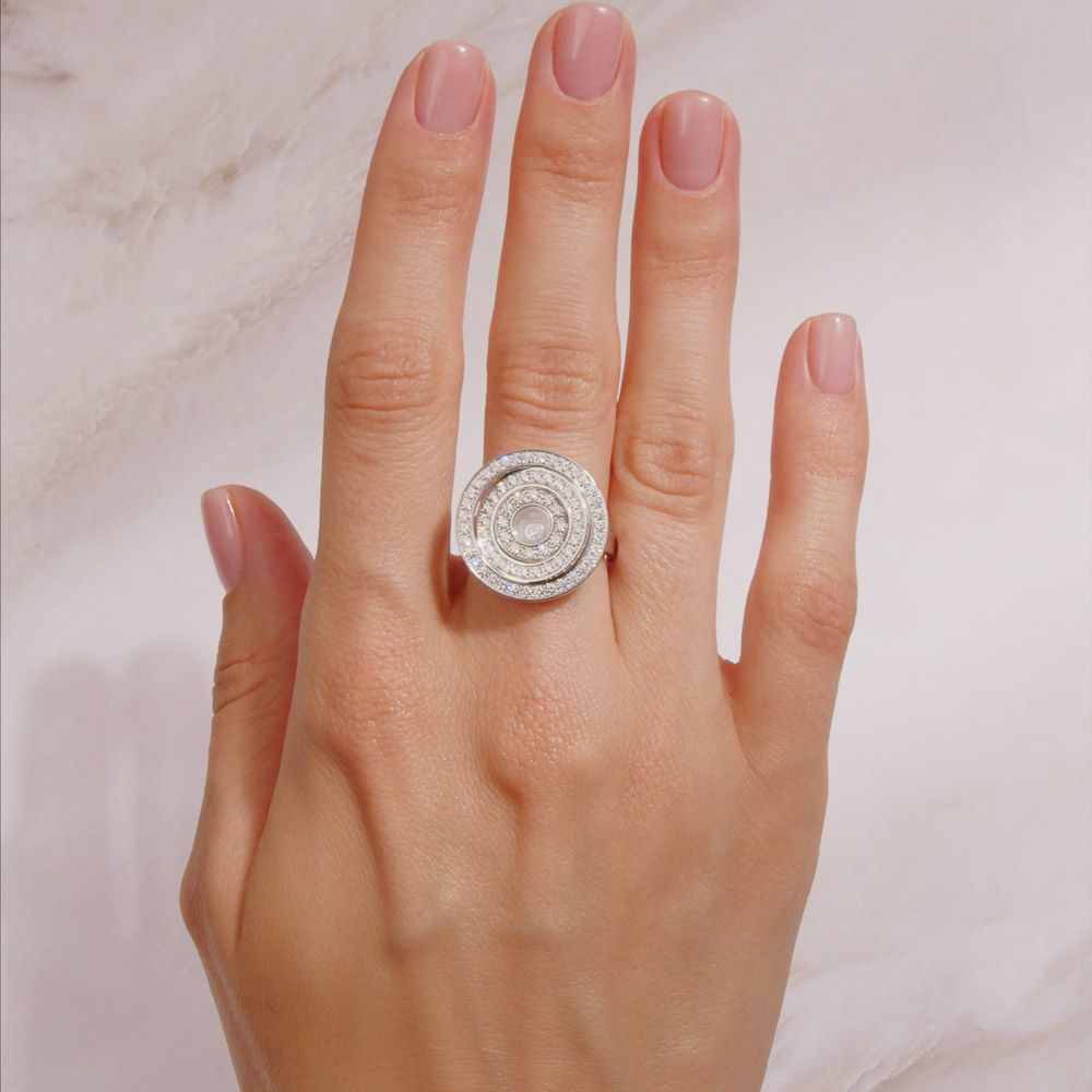 Золотое кольцо с бриллиантами Chopard Happy Spirit купить в Москве