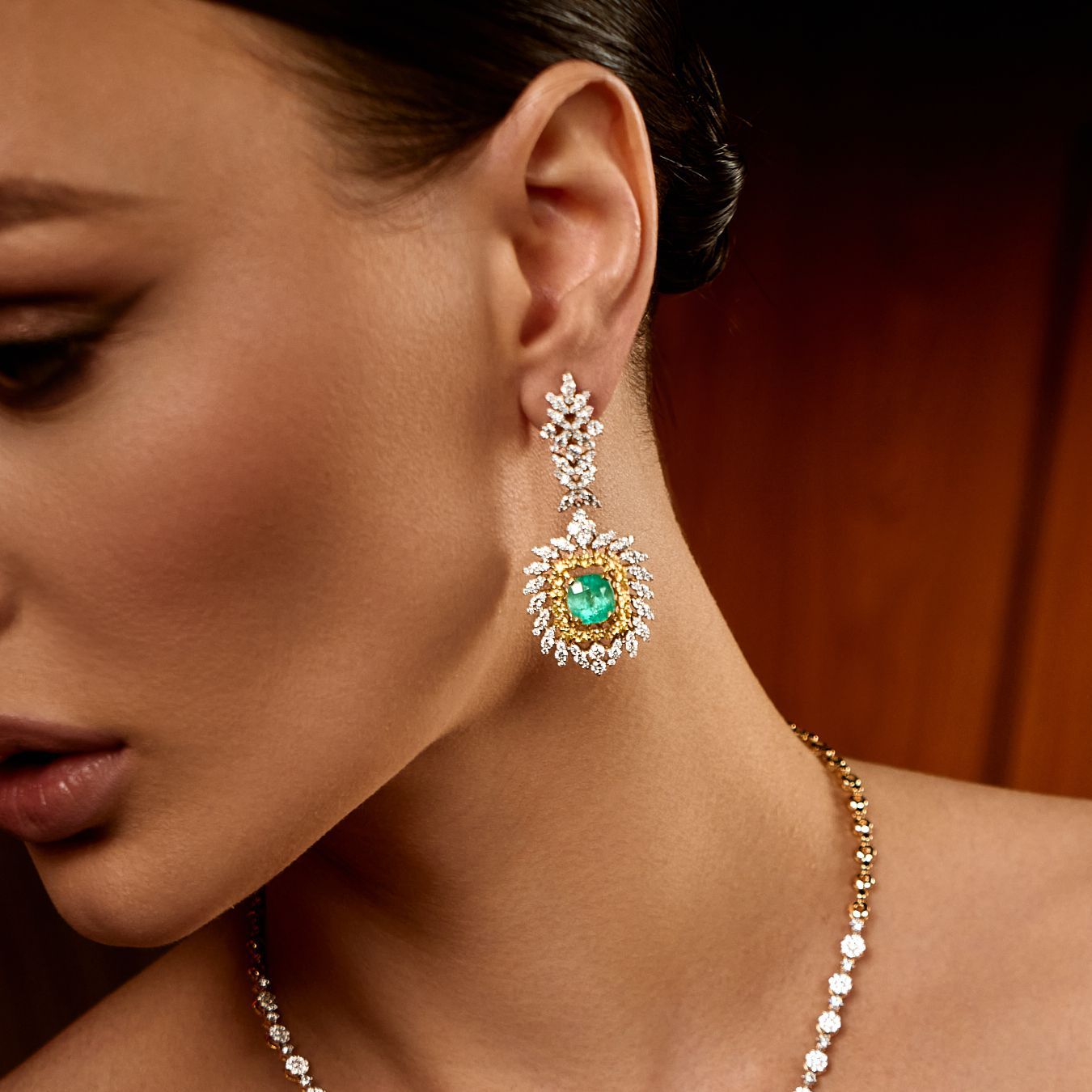 продажа Серьги Emporium Gold с бриллиантами, изумрудами и сапфирами в салоне «Emporium Gold»