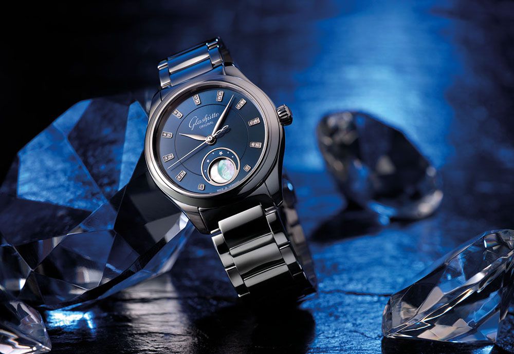 Компания Glashütte Original предлагает четыре версии часов Serenade Luna
