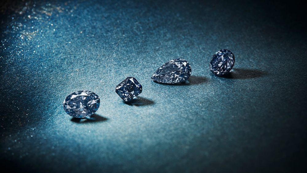 Голубые бриллианты дополнительной коллекции Once in a Blue Moon