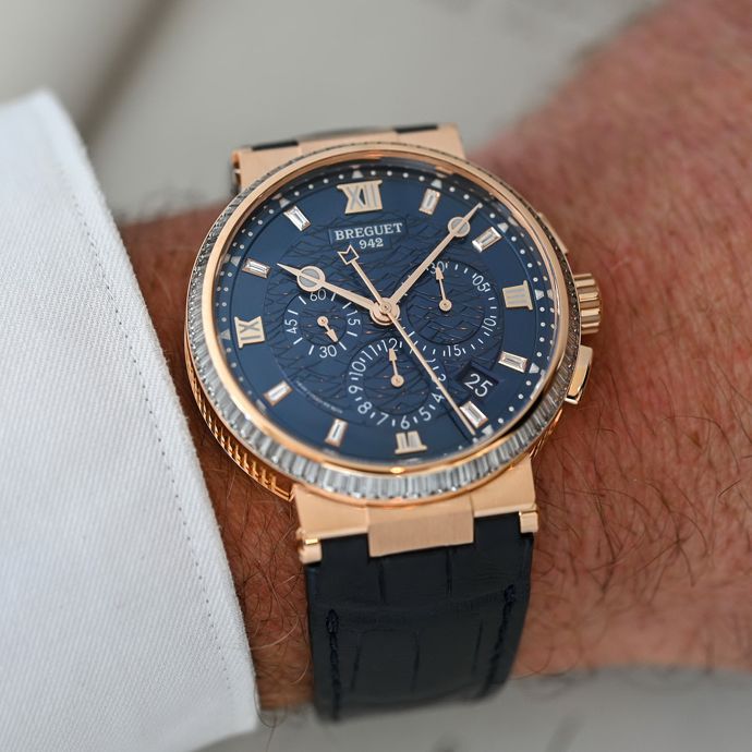 Толщина корпуса Breguet Marine Chronograph 5529 составляет 13,85 мм, а водонепроницаемость – 30 м