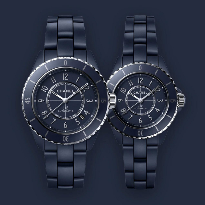 Коллекция J12 Bleu объединила девять моделей в корпусах из темно-синей керамики с матовой отделкой диаметром от 28 до 42 мм