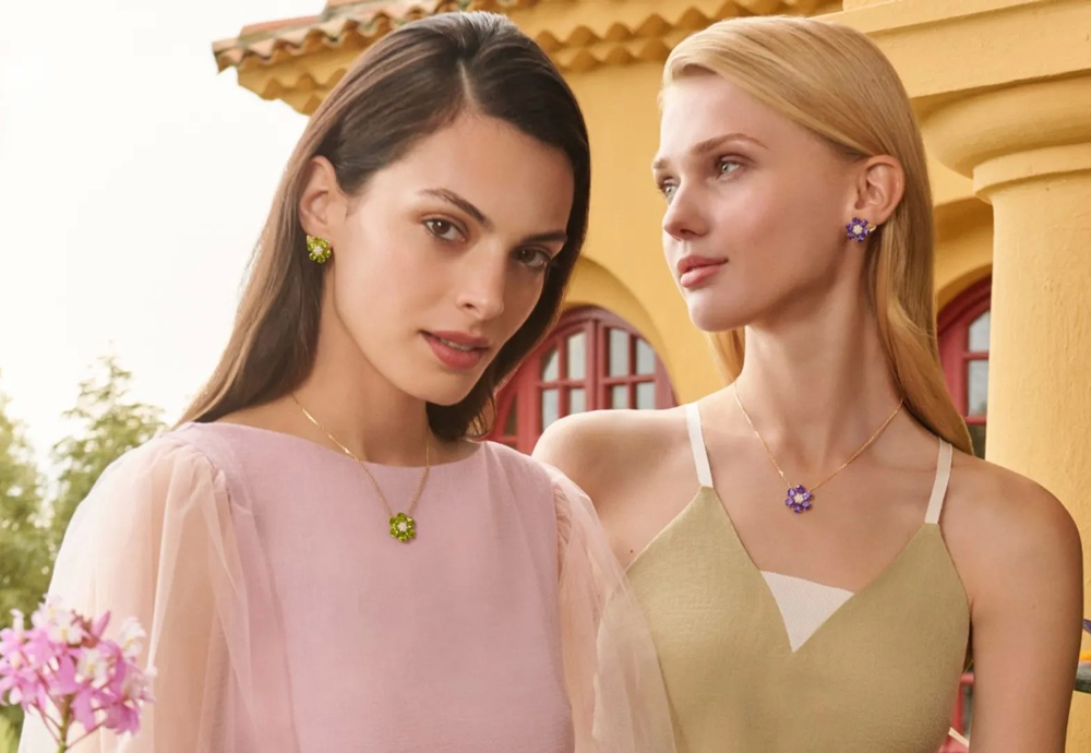 Презентация коллекции Fleurs d’Hawaï состоялась в историческом поместье Dumfries House, известном обширными садами и редкими растениями