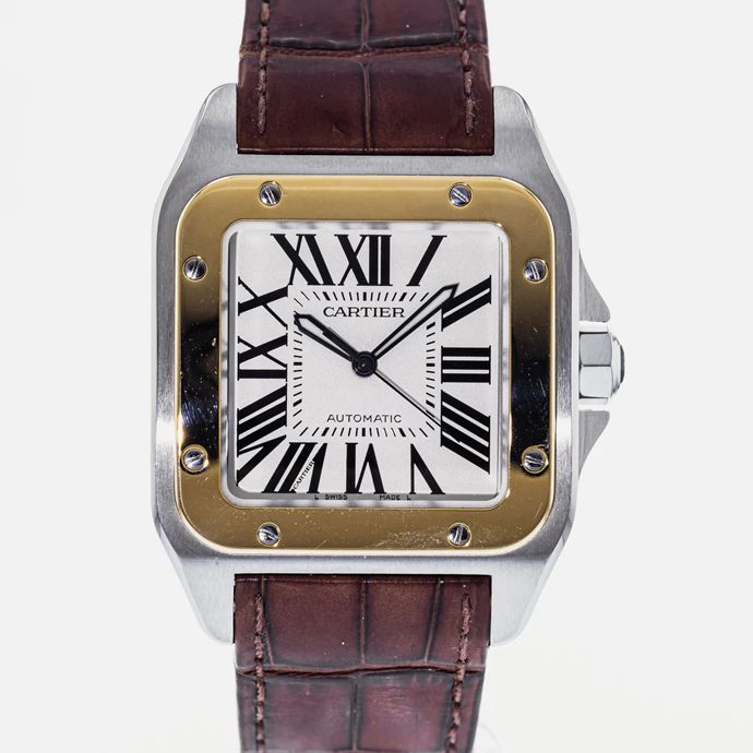 Часы линии Santos 100 с корпусом из стали с черным PVD-покрытием, из стали с золотым безелем и хронографы из титана и стали