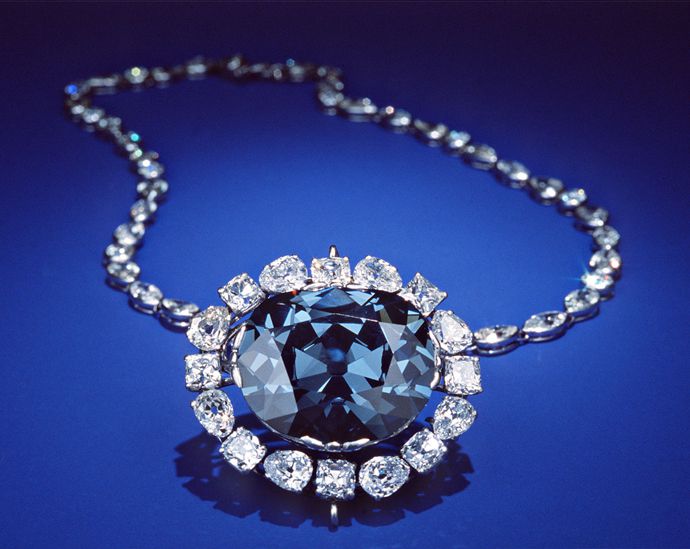 Синий бриллиант Wittelsbach-Graff весом 31,06 карат и бриллиант Hope весом 45,52 карата