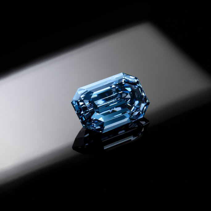 Бриллианты Oppenheimer Blue, De Beers Blue и коллекция De Beers Exceptional Blue из 8 бриллиантов