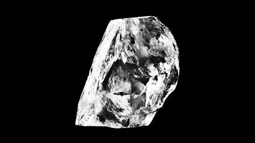 Самый крупный добытый алмаз в мире Cullinan весом 3 106 карат (621,35 грамм)