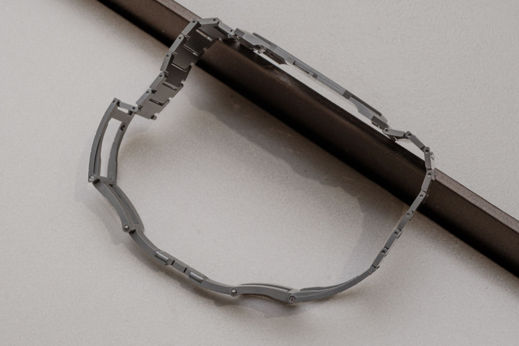 В коллекции Bvlgari Octo Finissimo бренд довел толщину механизма и корпуса до беспрецедентных значений