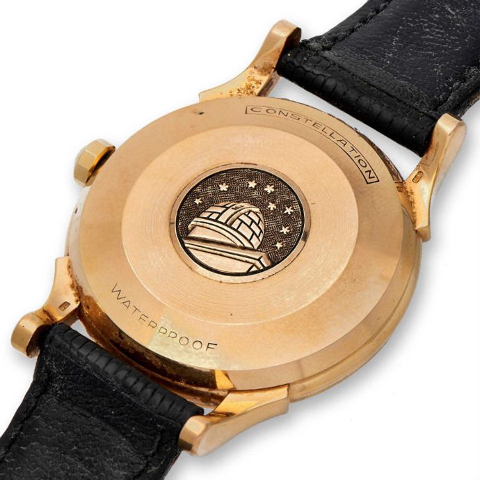 Часы Omega Constellation ref. 2652, 1952 год и задняя крышка с медальоном