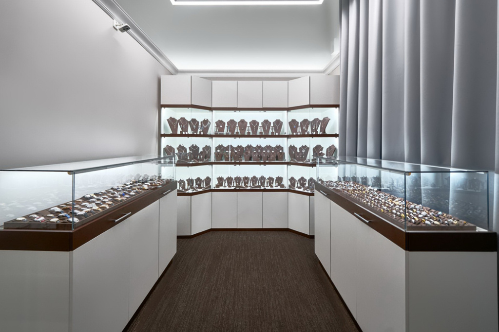 Уютный шоурум салона «Emporium Gold»