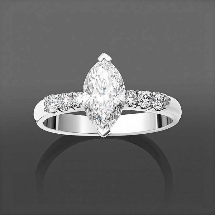 Золотое кольцо Alrosa с центральным бриллиантом огранки «маркиз» 2.01 Ct и золотое кольцо Emporium Gold с бриллиантом огранки «маркиз» 1.83 Ct