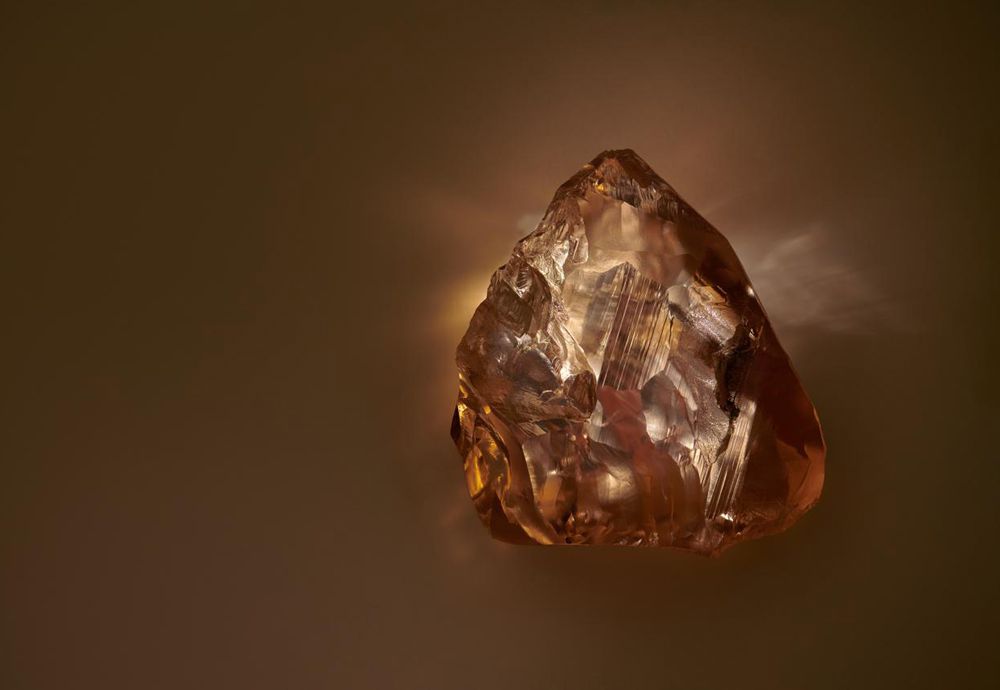 Алмаз «80 лет Победы в Великой Отечественной войне» весом 468,30 карата 