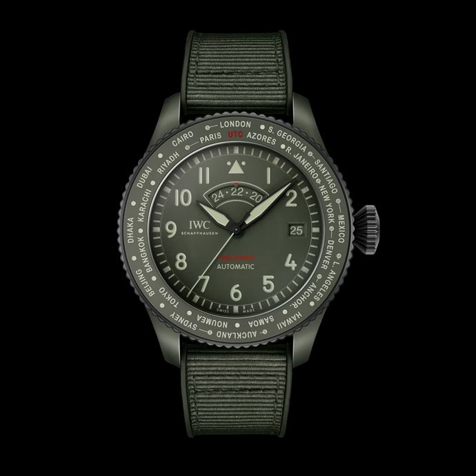 Главная особенность часов с корпусом из темно-зеленой керамики − функция Timezoner®