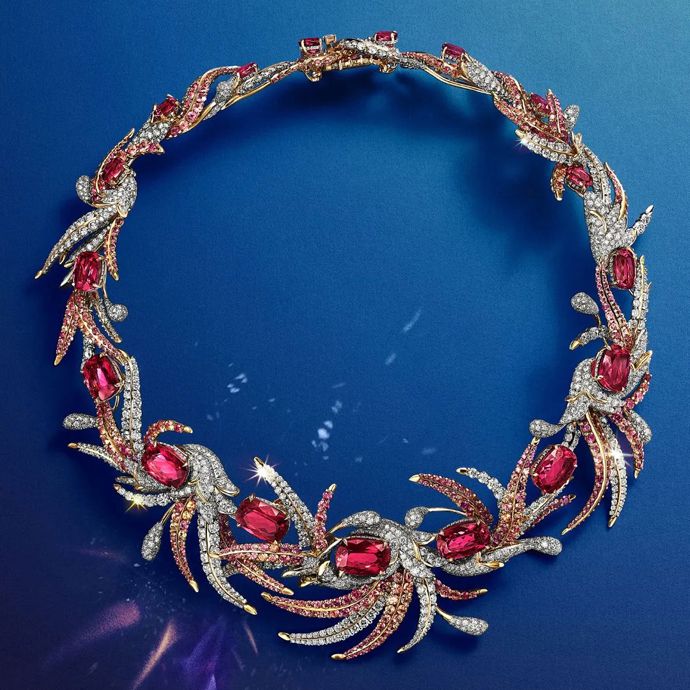 Брошь, ожерелье, серьги Phoenix из коллекции Tiffany & Co. Blue Book 2024 Céleste и брошь Phoenix Жана Шлюмберже 1960 года