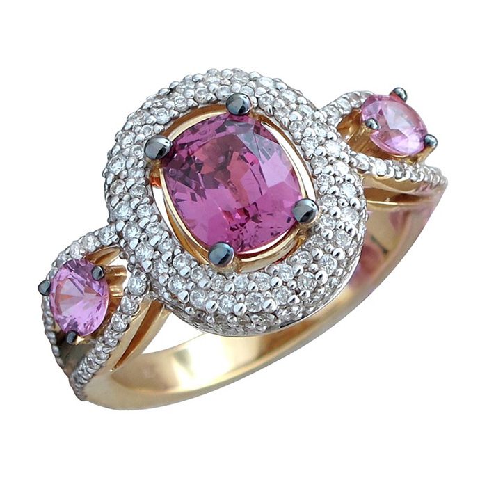 Кольцо с розовой шпинелью, сапфиром, бриллиантами из желтого золота 750 пробы