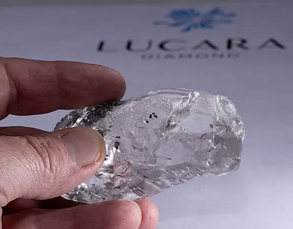 Алмаз весом 1080 карат, обнаруженный в середине августа на руднике Karowe