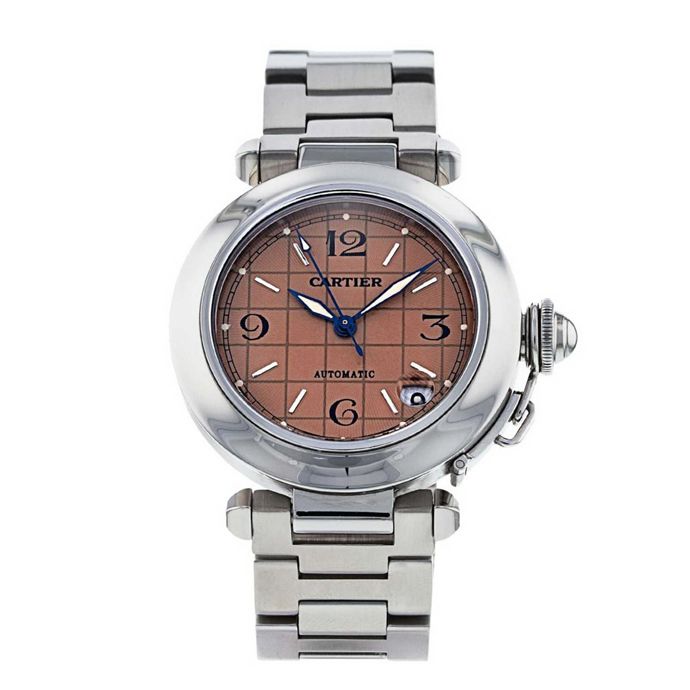 Часы Pasha C de Cartier с лососевым циферблатом и Pasha C de Cartier с функцией GMT