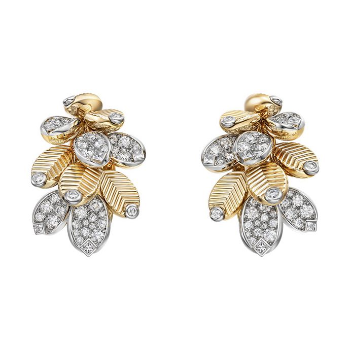 Мотив Grain de Café дополнен зернами с верхней частью из платины, полностью вымощенной бриллиантами