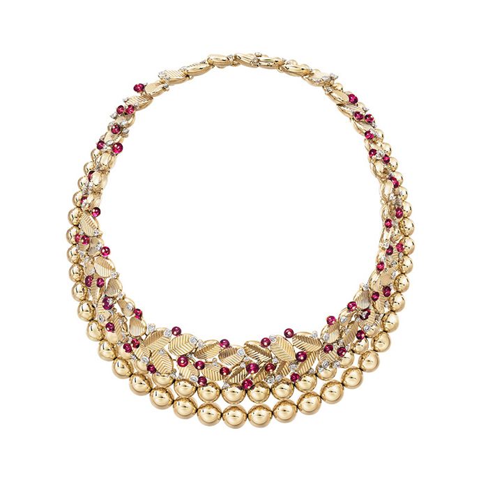 Рубеллитовые бусины напоминают настоящие кофейные зерна и создают яркие акценты