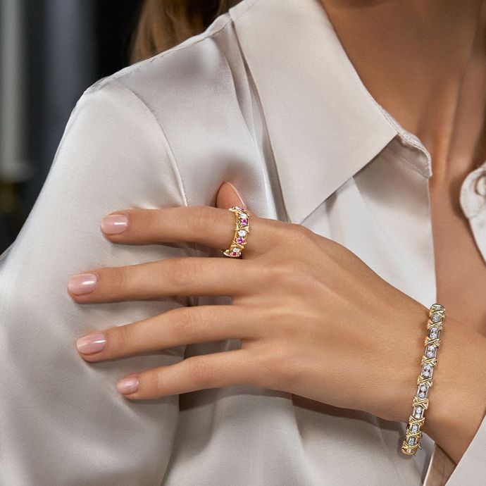 Культовые дизайны Жана Шлюмберже: кольца и браслеты Sixteen-Stone, броши Bird On A Rock и Fish, запонки Acorn