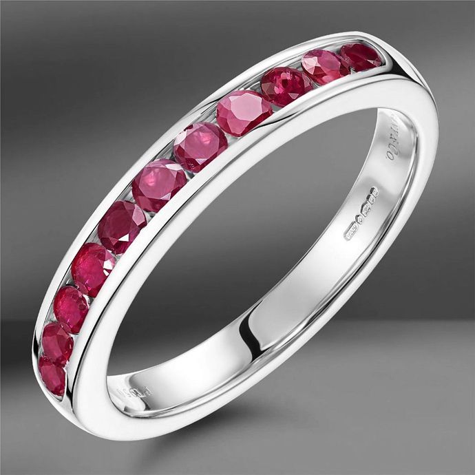 Канальная закрепка и кольца Tiffany & Co. с канальной закрепкой