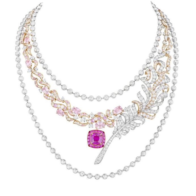 Колье-трансформер Plume Couture de Chanel и четыре варианта ношения