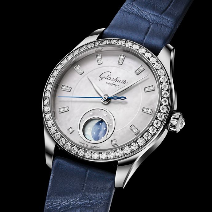 Компания Glashütte Original предлагает четыре версии часов Serenade Luna