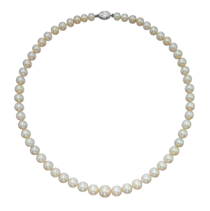 Колье Tiffany & Co. с природным жемчугом и бриллиантами, проданное на аукционе Sotheby's за 300 тысяч долларов США