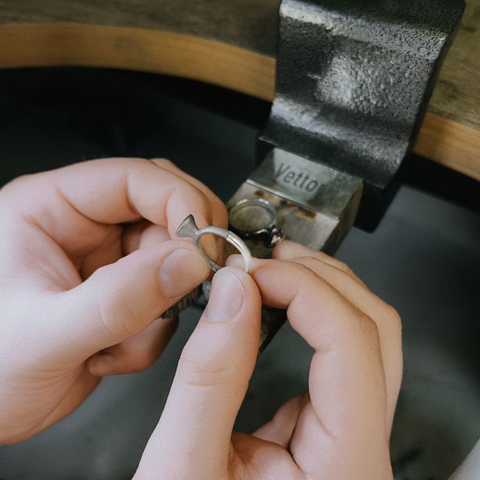 Процесс нанесения родиевого покрытия и профессиональный аппарат для родирования ювелирных украшений