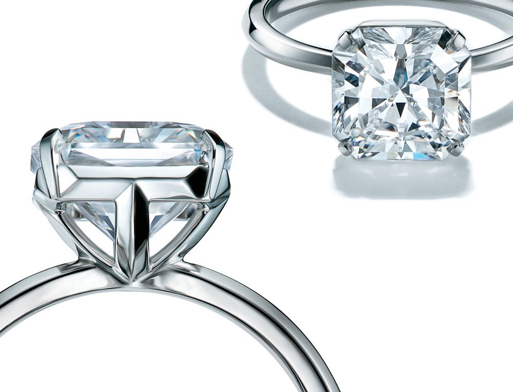 В 2018 году компания дополнила коллекцию Tiffany T помолвочными кольцами с очаровательными Т-образными деталями в оправе бриллианта