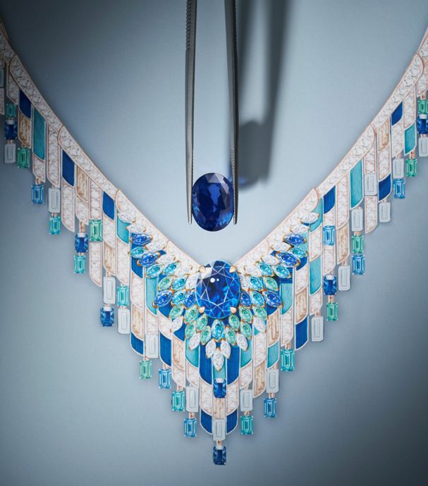 Колье Blue Symphony с овальным сапфиром весом 13,05 карата