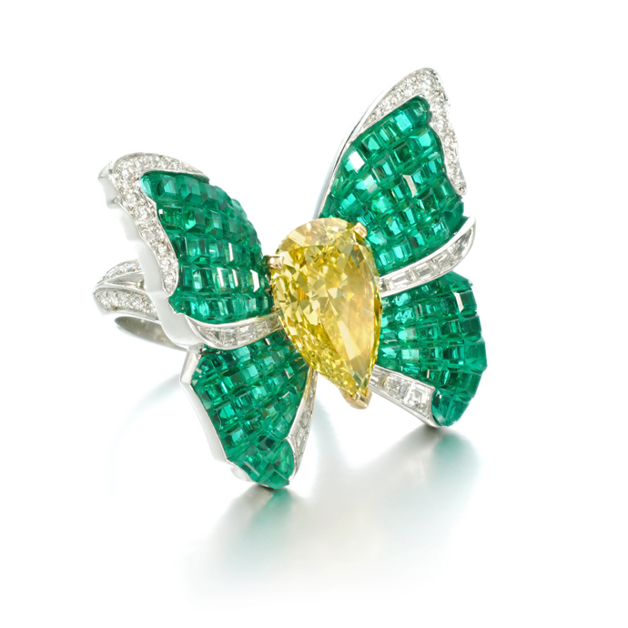 Кольцо Van Cleef & Arpels Kallima c центральным желтым бриллиантом, изумрудами и белыми бриллиантами