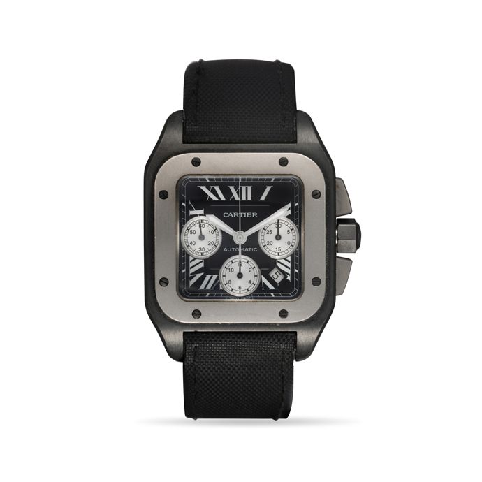 Часы линии Santos 100 с корпусом из стали с черным PVD-покрытием, из стали с золотым безелем и хронографы из титана и стали