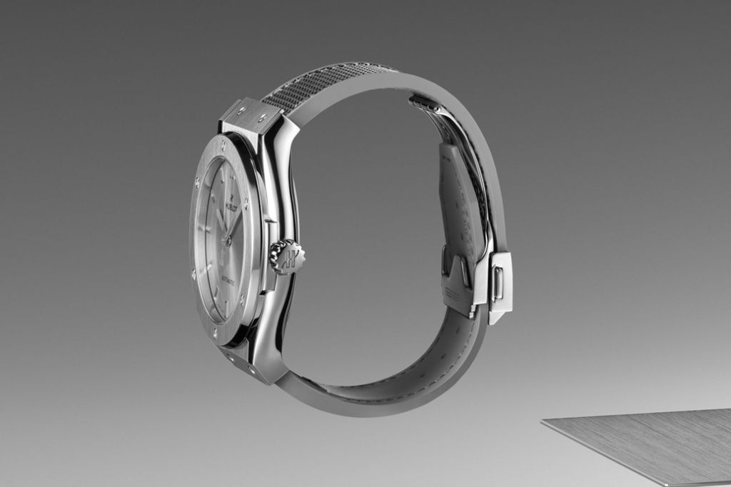 Classic Fusion Essential Grey 2024 года представлены в двух размерах 42 мм и 45 мм