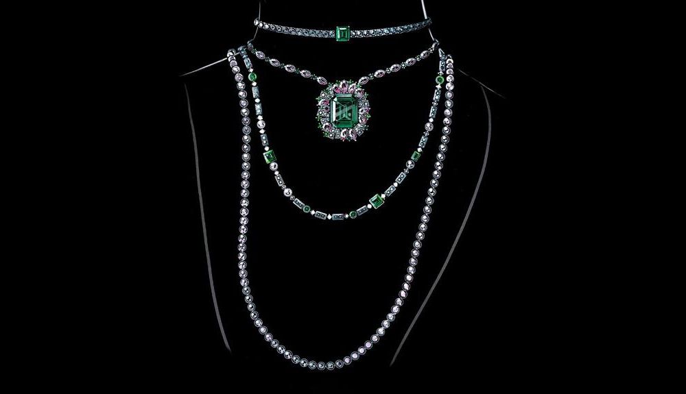 Подвеска в форме слона и ансамбль из четырех ожерелий из коллекции Insofu