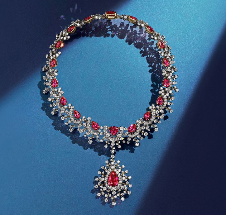 Колье Ray of Light и серьги Arrow из коллекции Tiffany & Co. Blue Book 2024 Céleste