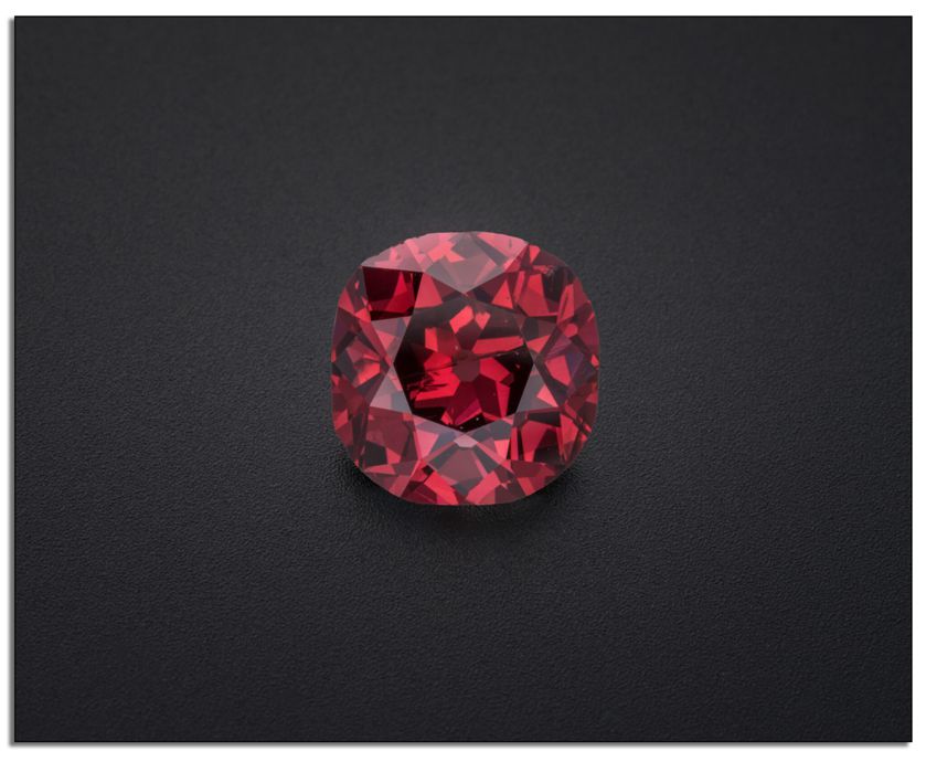 Winston Red обладает редким цветом Fancy Red