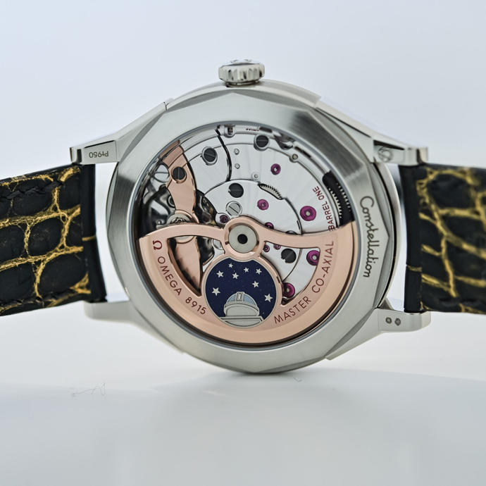 Отличие калибров 8915 и 8914 состоит в материале ротора и сложности декоративной отделки медальона обсерватории