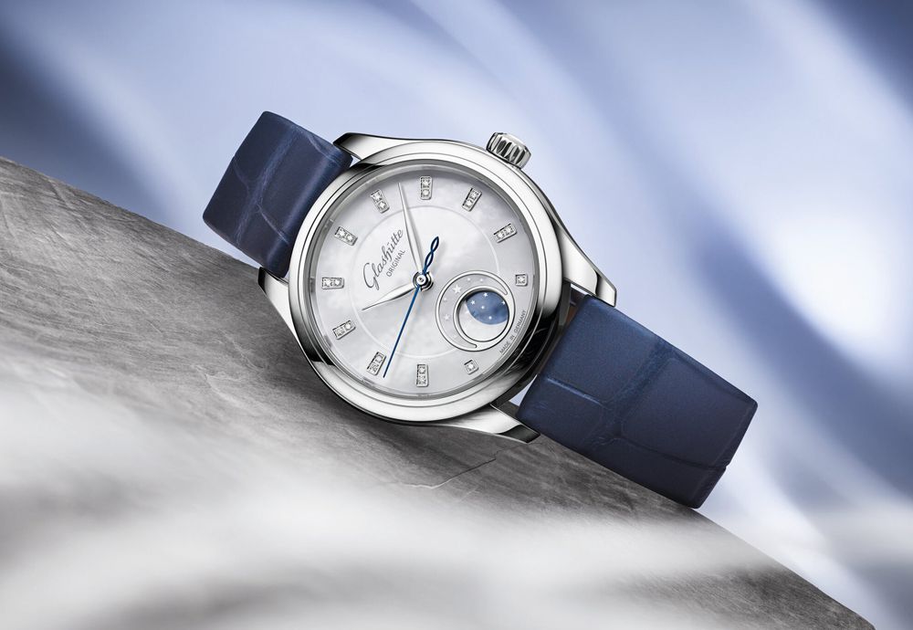 Компания Glashütte Original предлагает четыре версии часов Serenade Luna