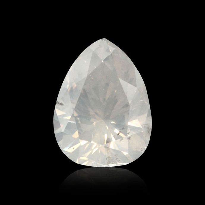 Дымчато-белый бриллиант грушевидной огранки, белый бриллиант огранки «сердце», небесно-белый бриллиант огранки «кушон»