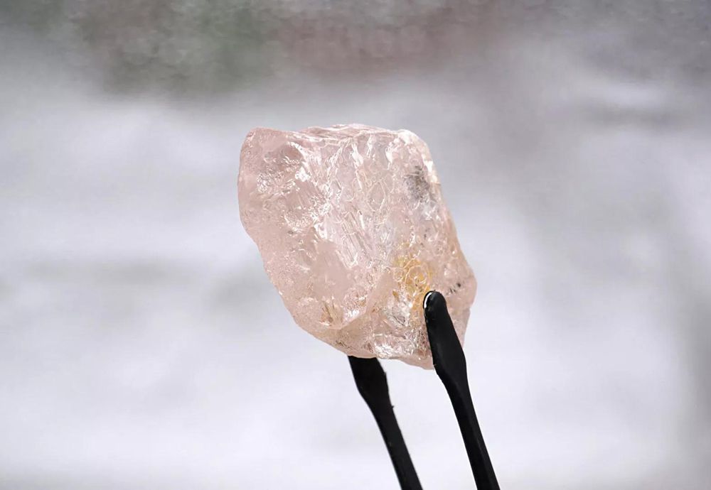 Алмаз Lulo Rose считается самым крупным розовым алмазом, обнаруженным где-либо в мире за последние 300 лет