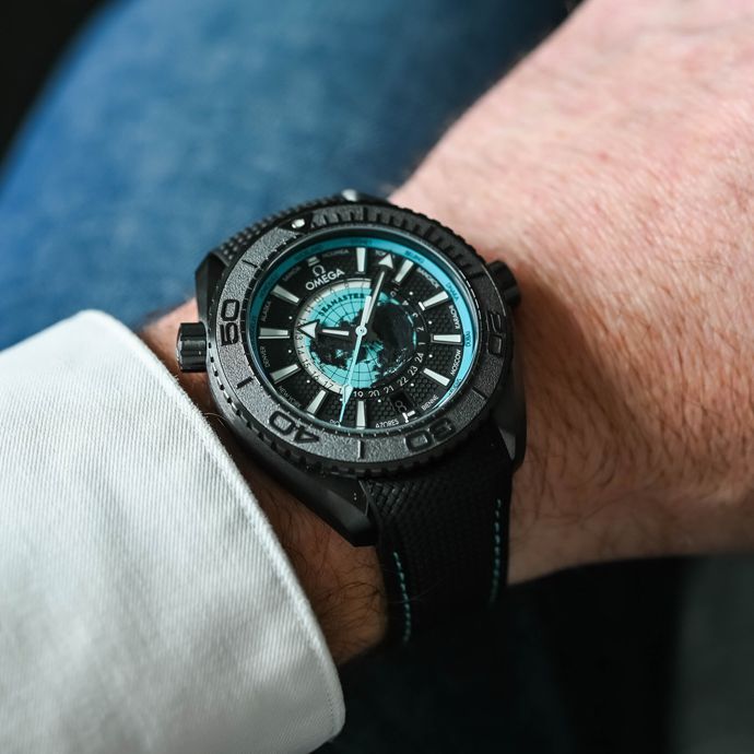 Матовая черная керамика корпуса создает таинственное и дерзкое впечатление